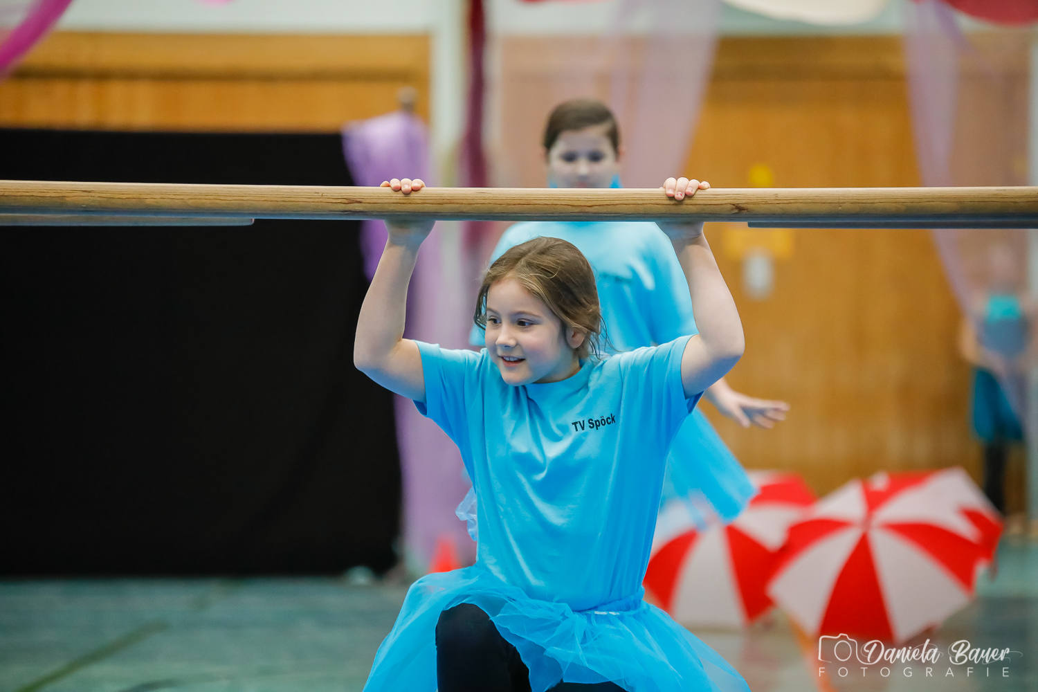 Kleine Feen in den Zweigen_33