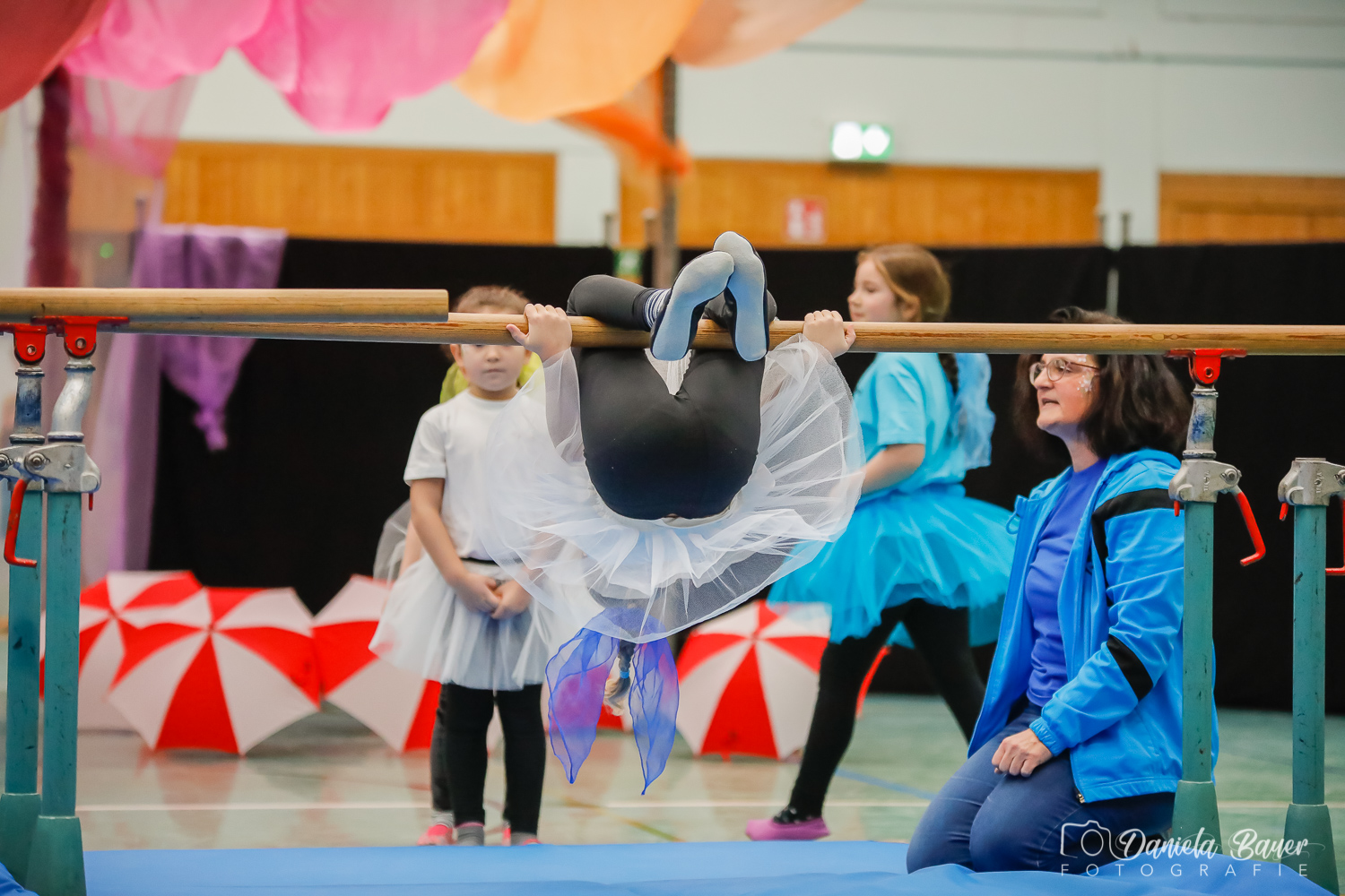 Kleine Feen in den Zweigen_39