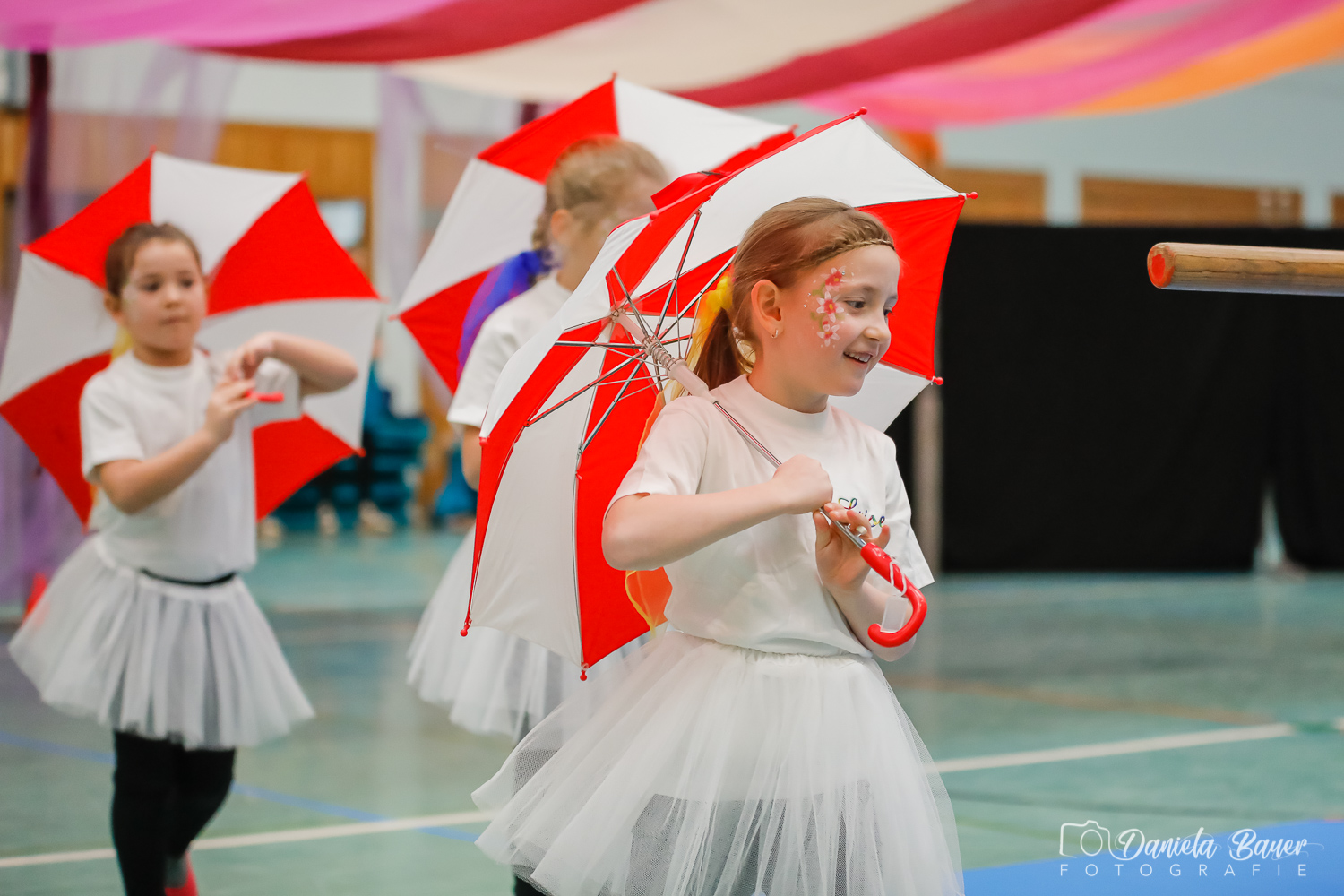 Kleine Feen in den Zweigen_56