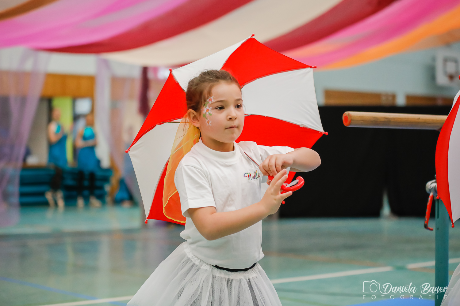 Kleine Feen in den Zweigen_58