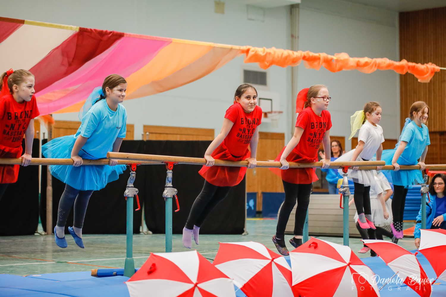 Kleine Feen in den Zweigen_59